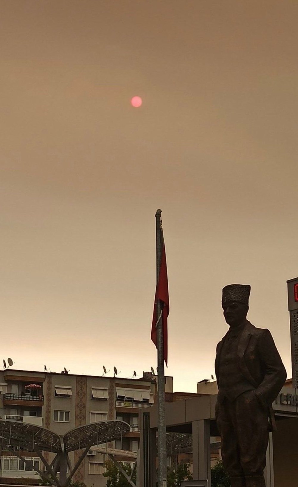 İzmir'de bulanık gökyüzü korkuttu - 6