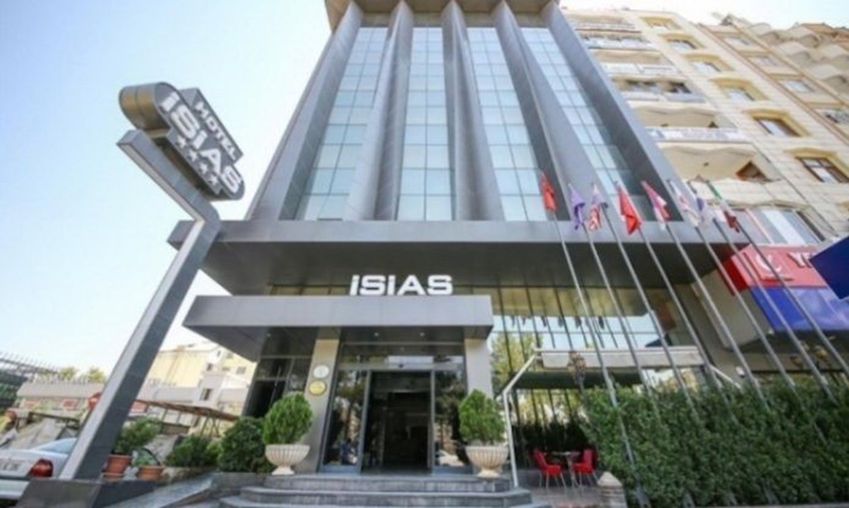 İsias Oteli, Kahramanmaraş merkezli deprem felaketinde ilk sarsıntıda, saniyeler içinde yıkıldı. İsias Oteli, Kahramanmaraş merkezli deprem felaketinde ilk sarsıntıda, saniyeler içinde yıkıldı.