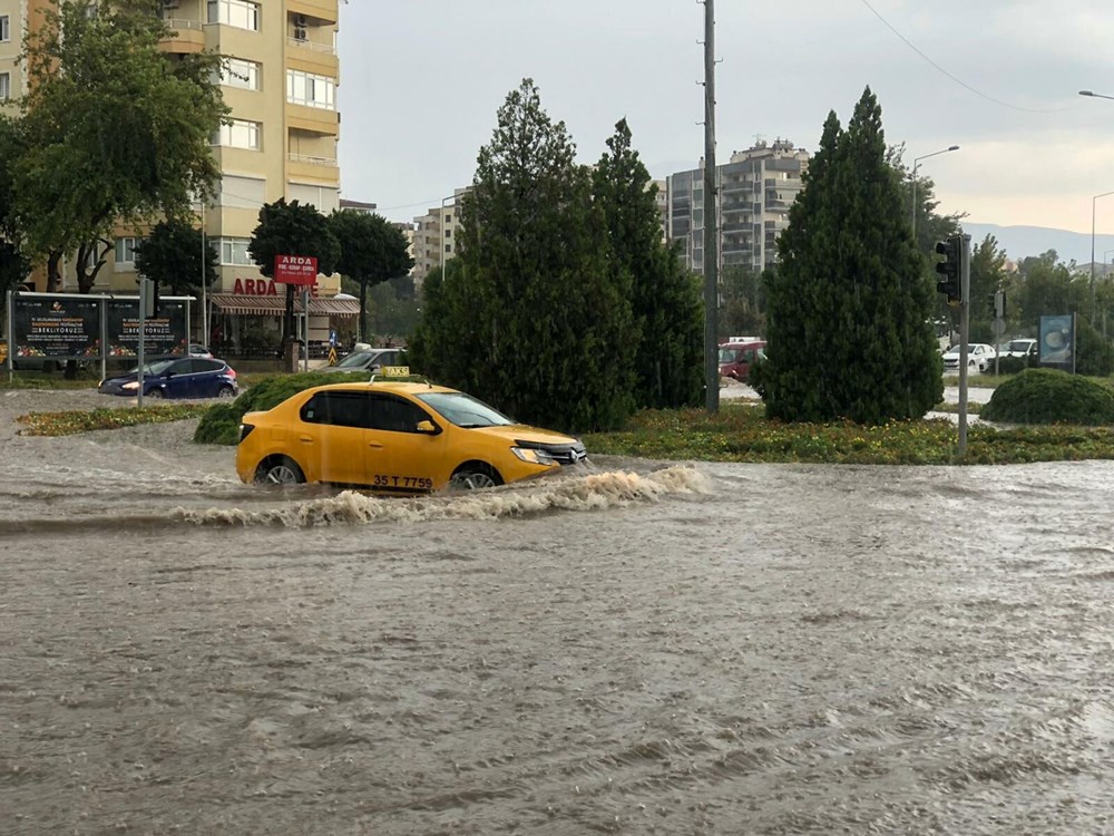 İzmir, Bursa ve Çanakkale'de sağanak etkili oldu - 12