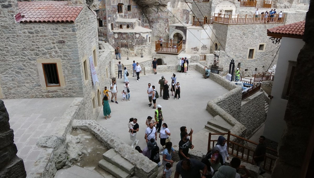 Restorasyon çalışmaları tamamlanan Sümela Manastırı’na 10 bin ziyaretçi