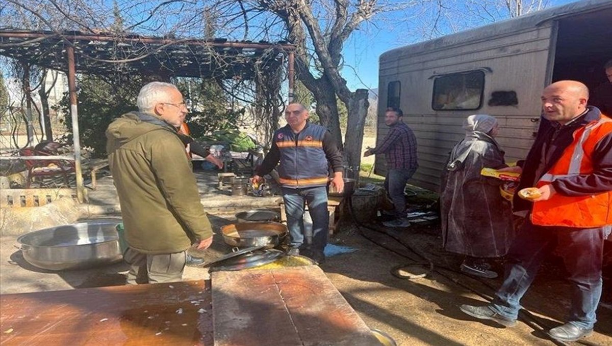 Deprem bölgesine yardım taşıyan tren sayısı 170'e ulaştı