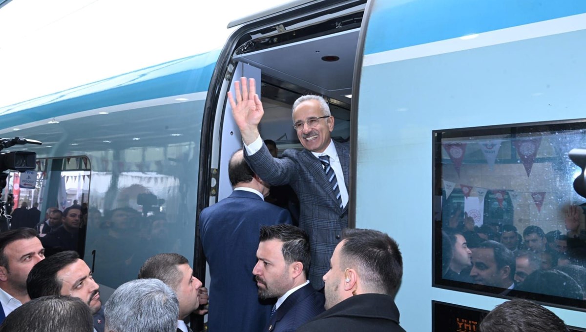 Bakan Uraloğlu duyurdu: Yerköy YHT istasyonu 23 Ağustos'ta açılıyor Bakan Uraloğlu duyurdu: Yerköy YHT istasyonu 23 Ağustos'ta açılıyor