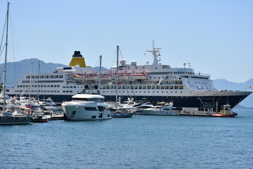 Lüks yolcu gemisi bakım için Marmaris'te - 1