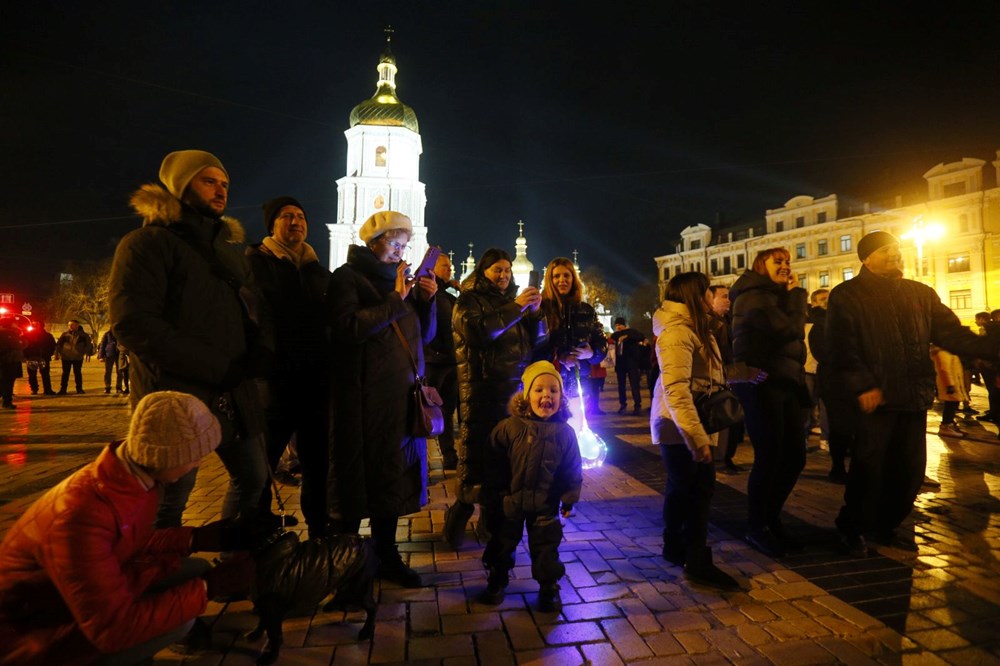 Dünya 2023'ü coşkuyla karşıladı, Ukrayna ise füzelerle - 32