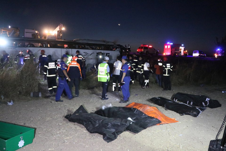 Aksaray'da yolcu otobüsü şarampole devrildi: 6 ölü, 43 yaralı - 4