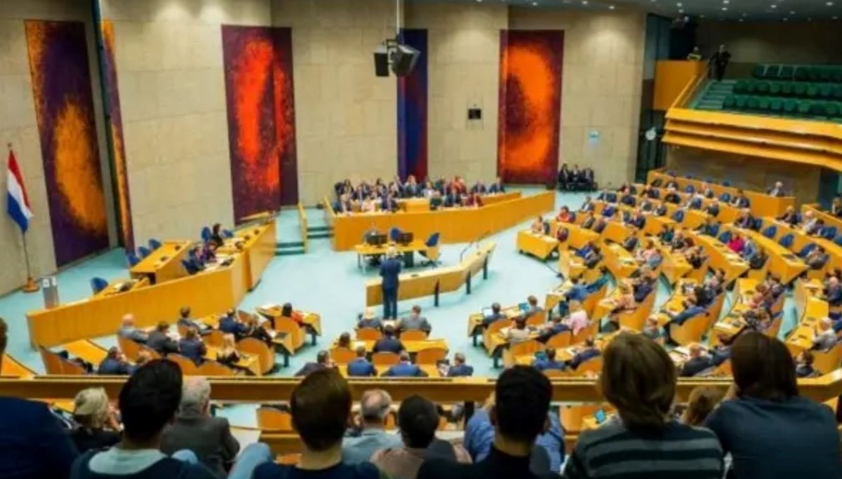 Hollanda Parlamentosu'ndan sosyal medya çağrısı