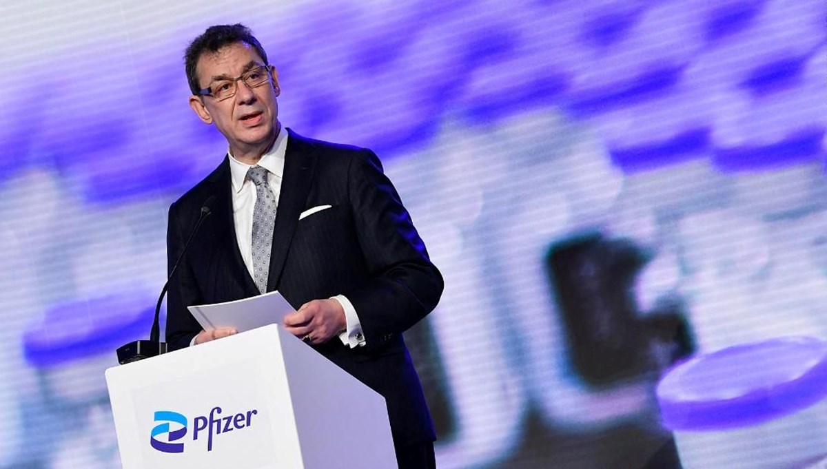 Pfizer CEO'sundan Omicron aşısı açıklaması: Birkaç ay içinde normale döneceğiz Pfizer CEO'sundan Omicron aşısı açıklaması: Birkaç ay içinde normale döneceğiz