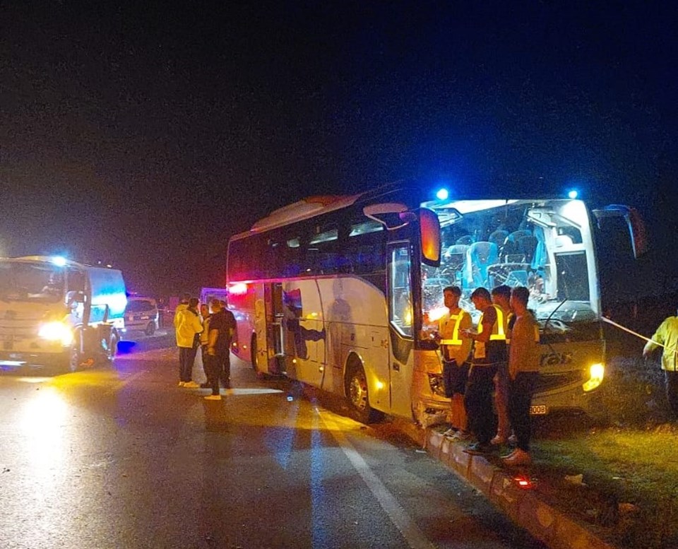 Aydın'da katliam gibi kaza | Yolcu otobüsüyle çarpışan otomobildeki 4 kişi öldü - 1