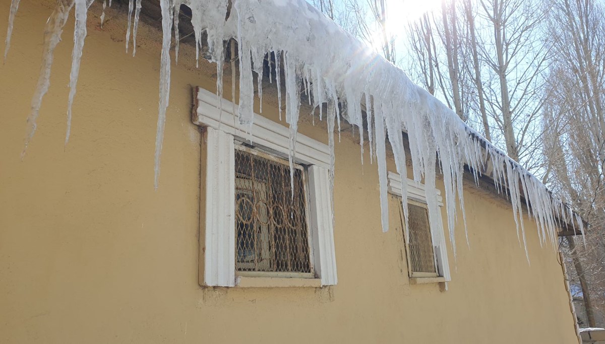 Sibir soğukları Van'ı vurdu: Termometreler sıfırın altında 24 dereceyi gösterdi