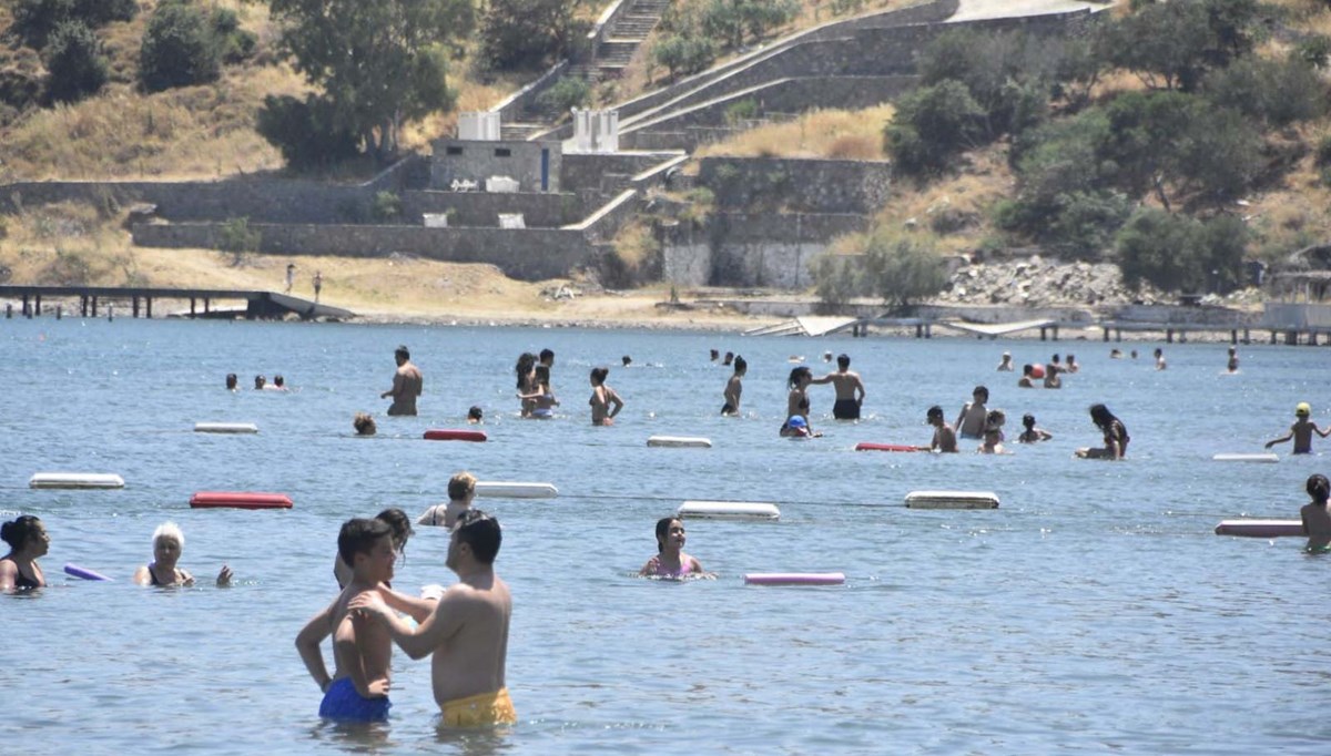 Bodrum sahilleri tıka basa doldu