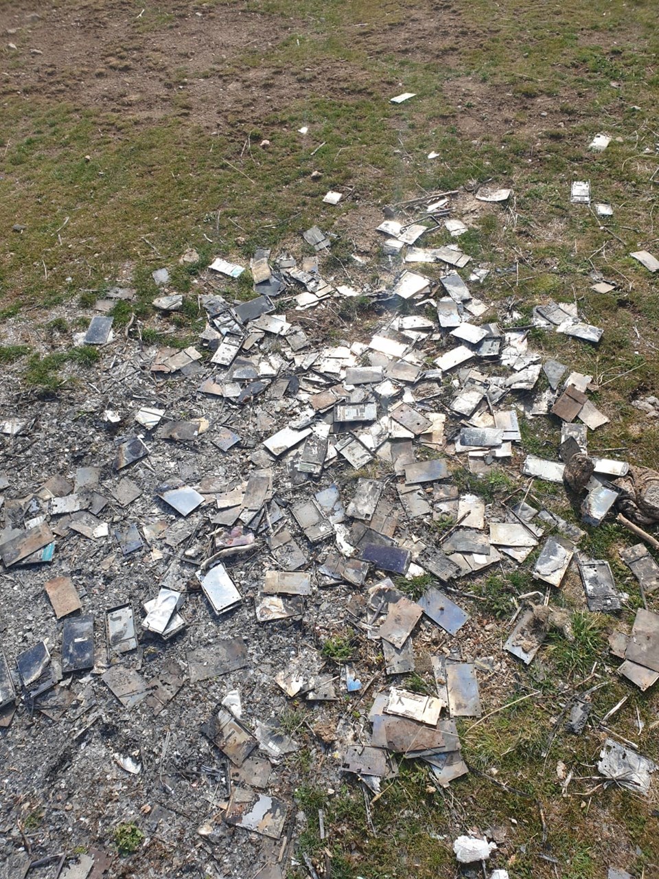 Kayseri'de yakılmış bin adet cep telefonu bulundu - 1