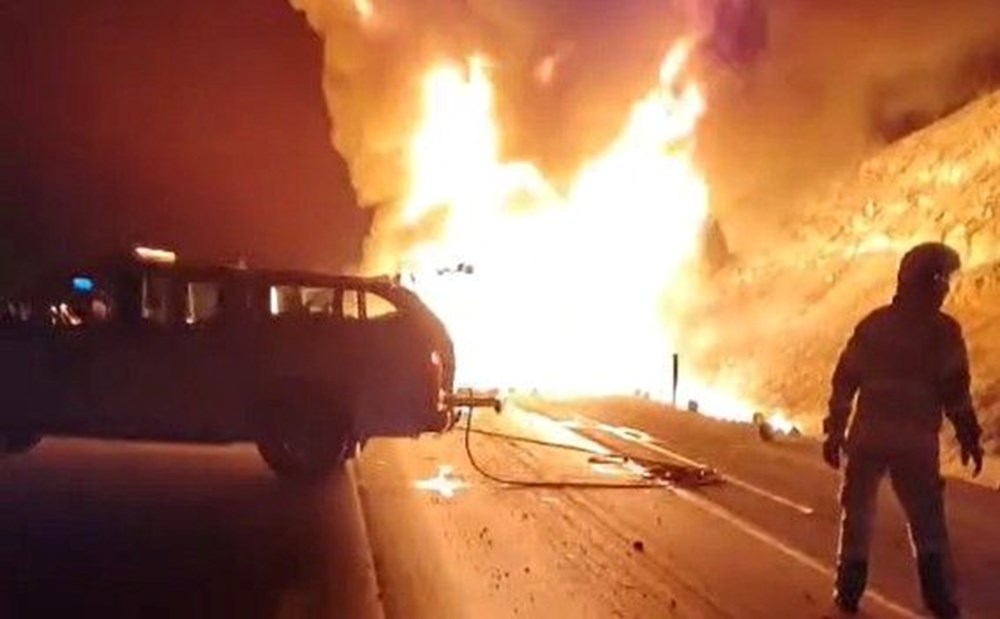 Alevler İçinde İplik Yüklü TIR: Otoban Felç! 72 TGmYnu5XmEmI2pS38 CF8g