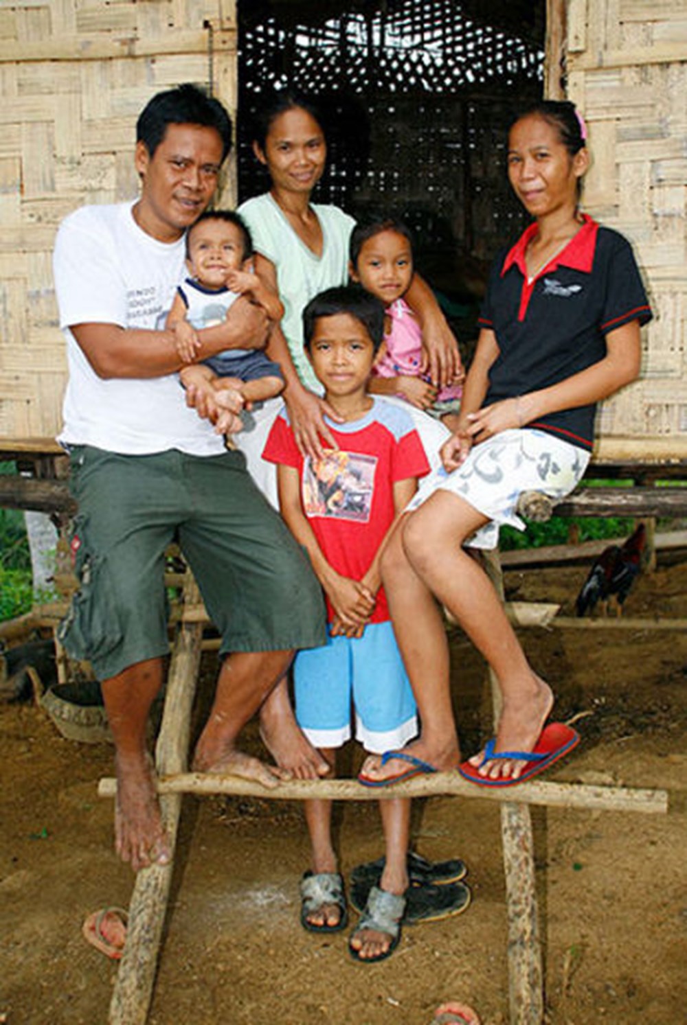 Рост самого маленького человека. Джунри Балуингу. Самый маленький человек в мире. Самый маленький человек на земле. Филиппинцы рост.
