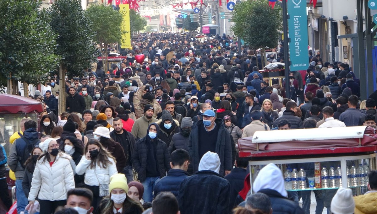 Taksim’de adım atacak yer kalmadı