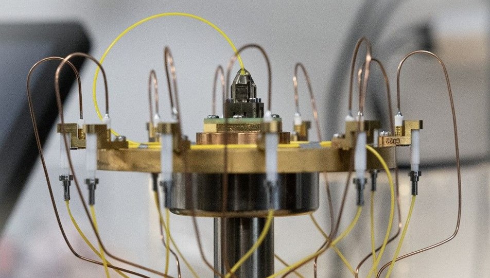 Çığır açıcı kuantum deneyi: Şifreli sinyalleri 12 bin 900 kilometre uzağa aktardılar