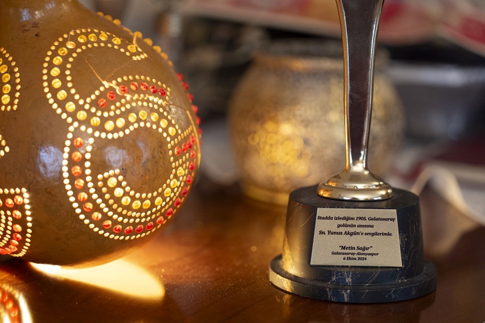 882 maça giden Galatasaray taraftarının hedefi 1000. maç: Maç izlerken su içmiyor, yemek yemiyor 90 dakika telefona bakmıyor! - 14