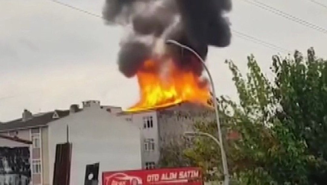 Başakşehir'de korku dolu anlar: Binanın çatısı bir anda alev aldı