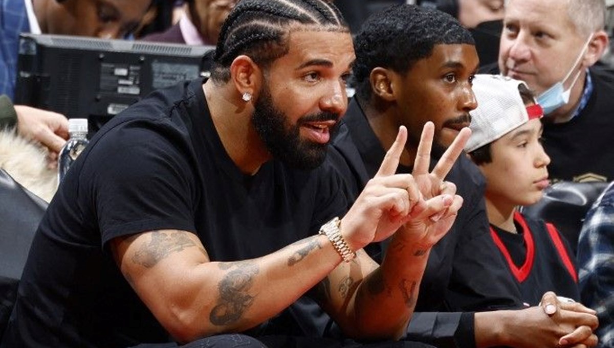 Canlı yayında kumar oynayan yıldız şarkıcı Drake 27 milyon dolar kaybetti