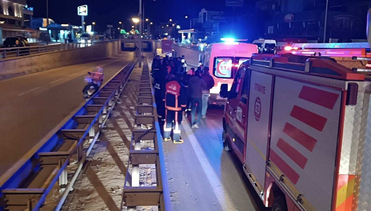 Van'da motosiklet vince çarptı: 1 ölü Van'da motosiklet vince çarptı: 1 ölü