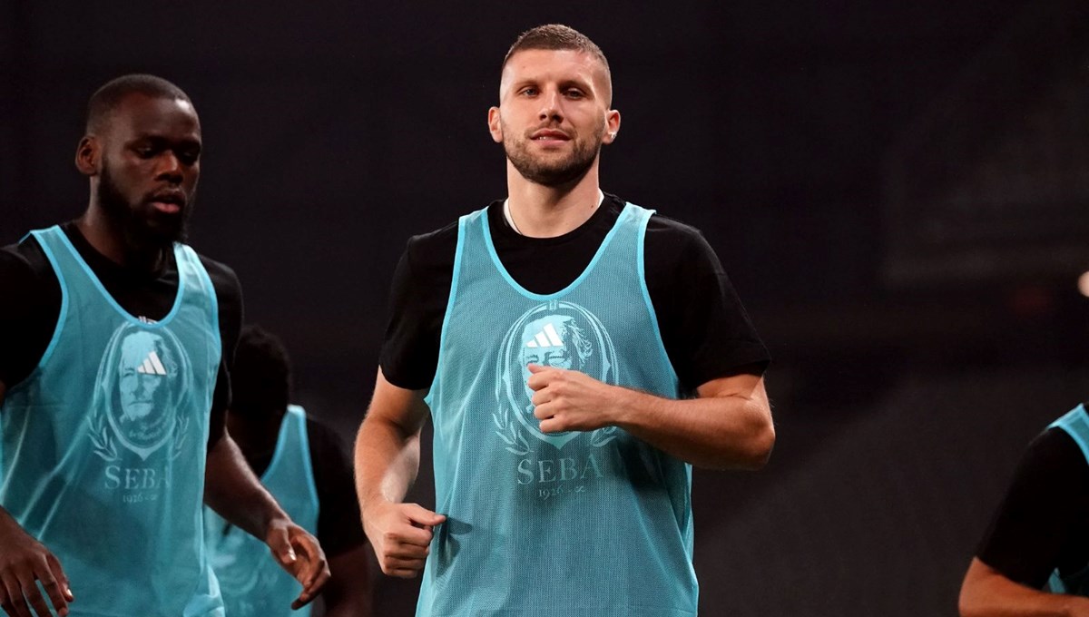 Beşiktaş'ta Ante Rebic ile yollar ayrıldı Beşiktaş'ta Ante Rebic ile yollar ayrıldı