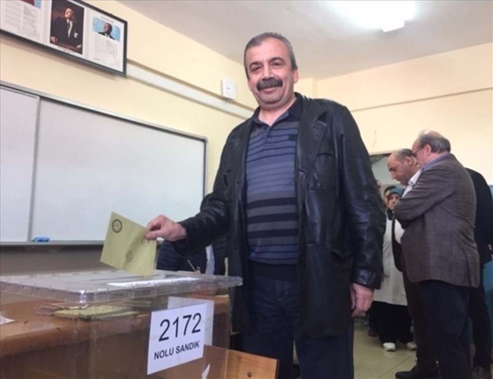 HDP'li milletvekilleri oylarını kullandı - 1