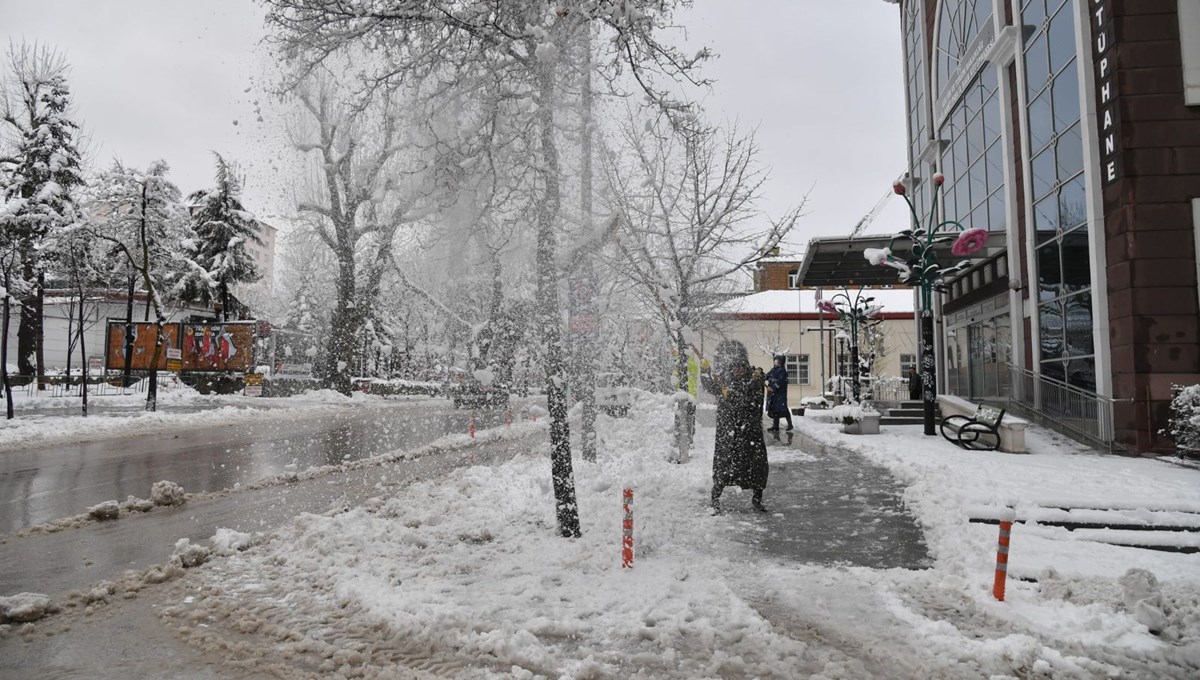 Isparta'da elektrik hatlarındaki arızaların giderilmesinin ardından uzaktan eğitim başladı