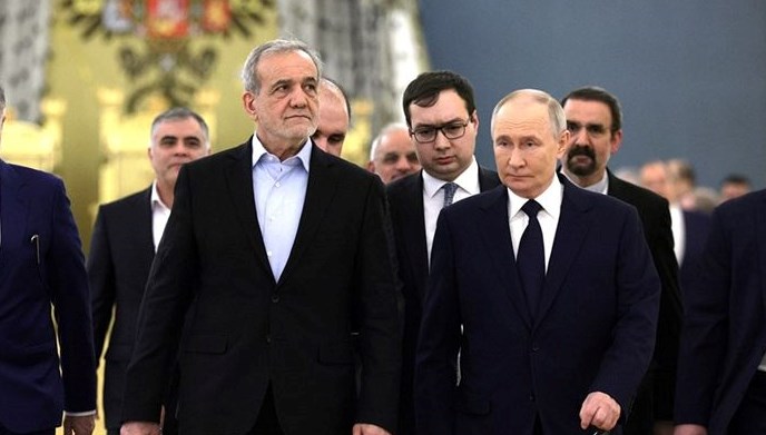 Putin ve Pezeşkiyan ile görüştü