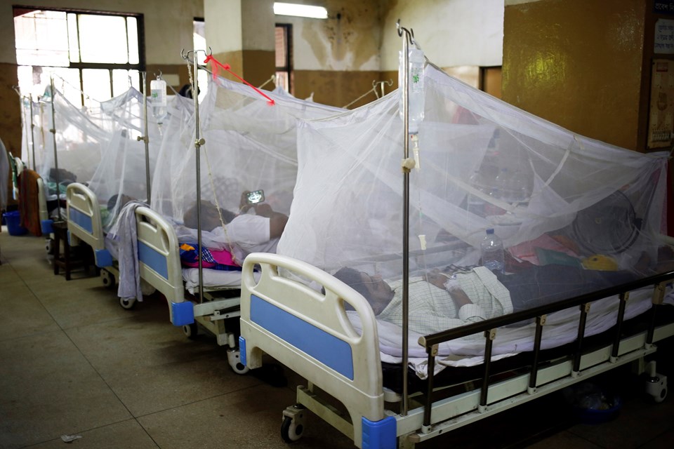Bangladeş’te 24 saatte 403 kişi Dang hummasından hastanelik oldu - 1