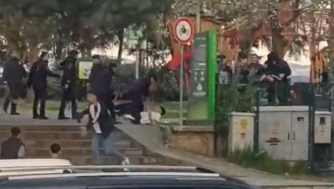Sarıyer'de meydan savaşı: Tekme tokat kavga ettiler!
