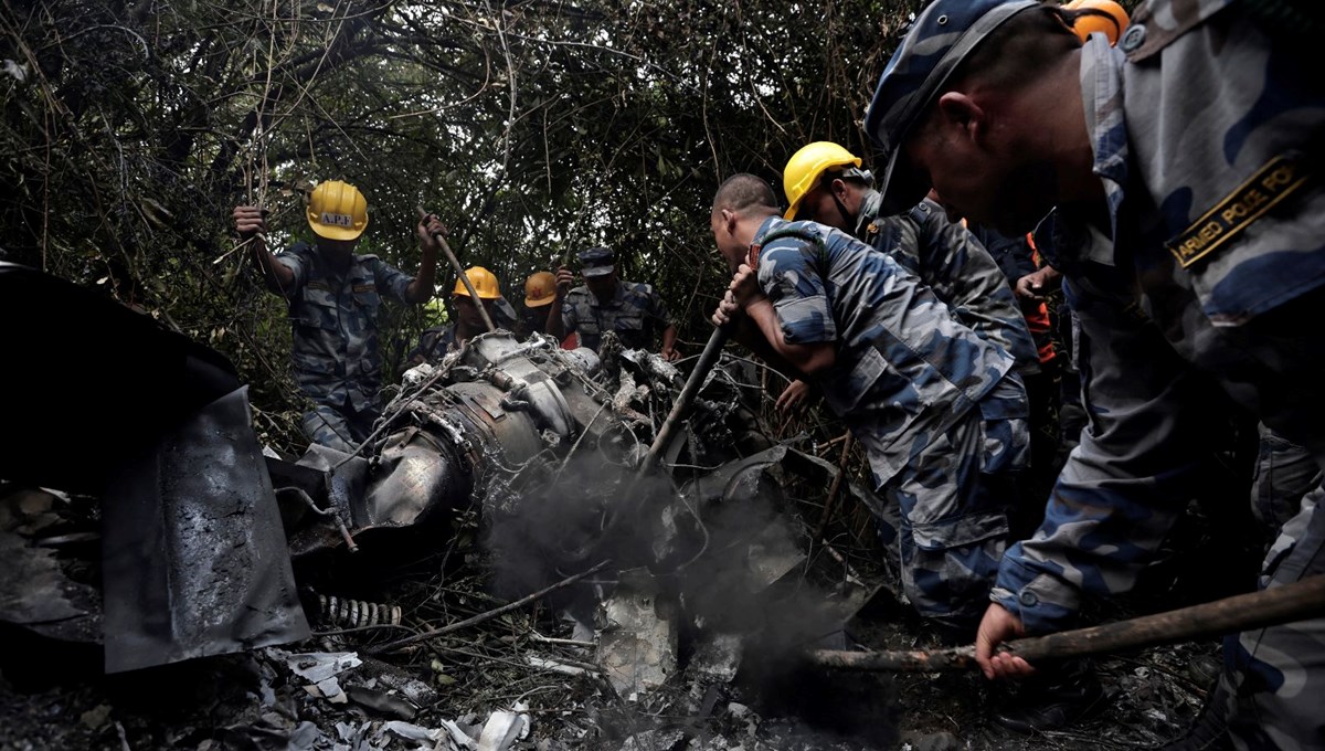 Nepal'de helikopter düştü: 5 kişi öldü