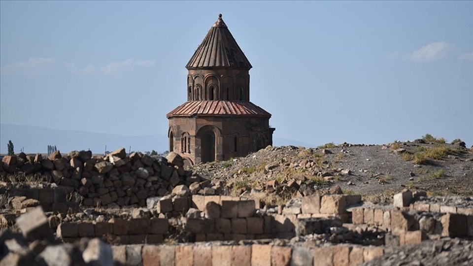 Dünya kenti Ani'nin yer altı tarihinin ortaya çıkarılması için 4 noktada kazı çalışması - 1