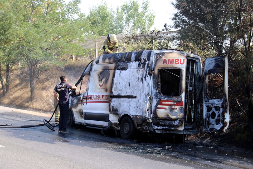 Hasta nakli yapan ambulans alev alev yandı - 2