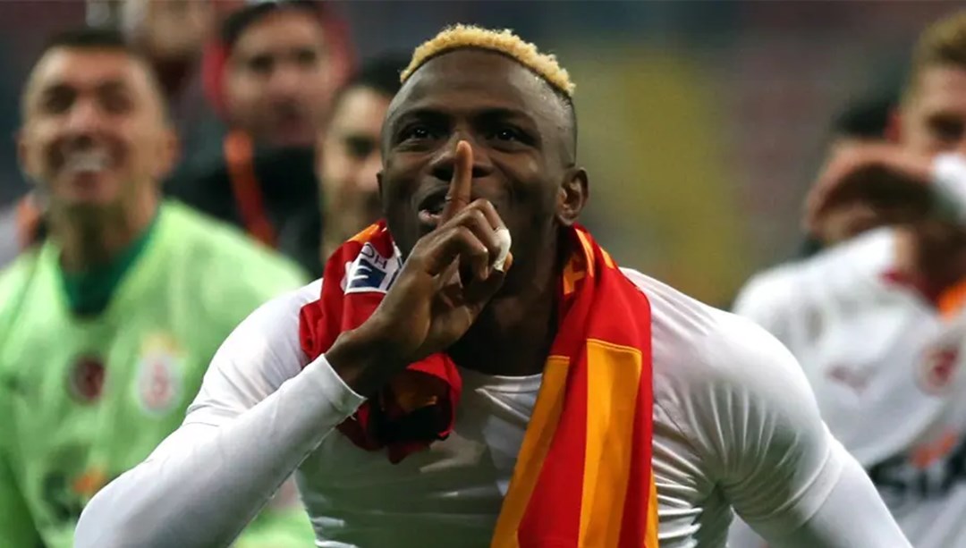Osimhen transferinde tek bir şey kaldı: Napoli o maddeden vazgeçti, Galatasaray'dan resmi açıklama geldi