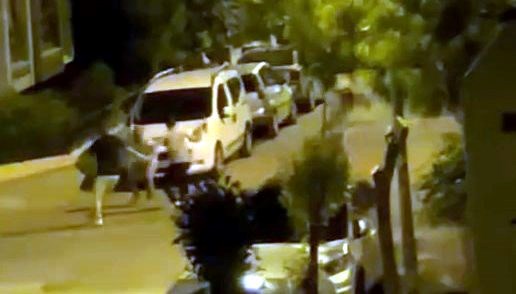 3 kişinin saldırdığı vatandaşı çevredekiler kurtardı