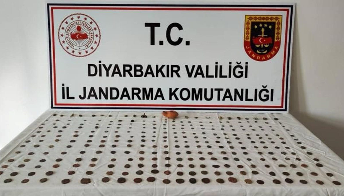 Diyarbakır'da tarihi eser operasyonu: 7 gözaltı Diyarbakır'da tarihi eser operasyonu: 7 gözaltı