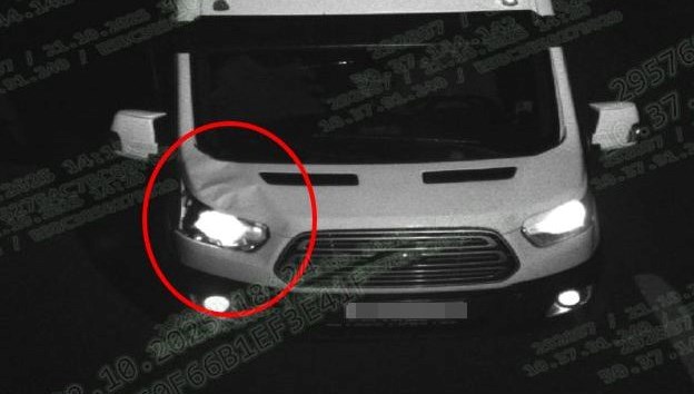 Aracındaki kırık far yakalattı