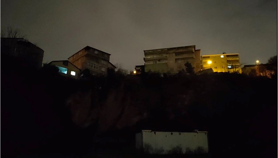 Üsküdar'da korkutan heyelan: 2 bina boşaltıldı