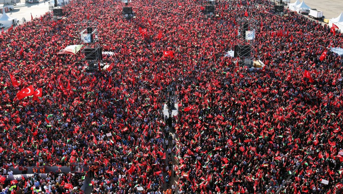 İstanbul’da Filistin’e destek mitingi | Binlerce kişi Atatürk Havalimanı’nda buluştu