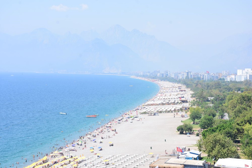 Antalya’da bunaltıcı sıcak: Deniz suyu 30 dereceye
yaklaştı - 6