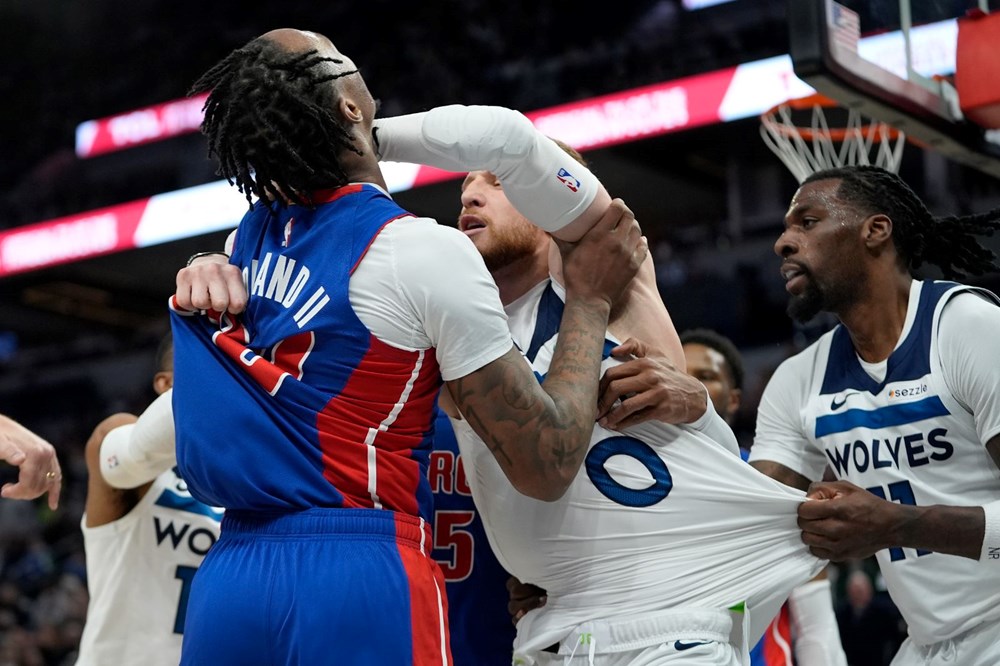 Saha Savaşı: Oyuncular ve Antrenörler Arasında Kavga, İhraçlara Yol Açtı 75 TTHMi8rT0Eyqt8W96CP6Ug