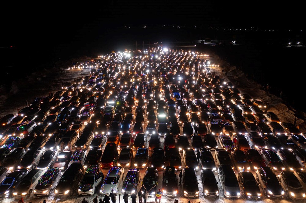 Otomobillerden dev noel ağacı: 800 otomobil katıldı - 17