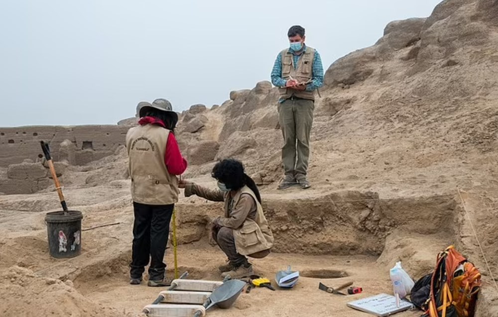 Vücudu bağlanarak gömülen bin 200 yıllık esrarengiz bir mumya bulundu - 2