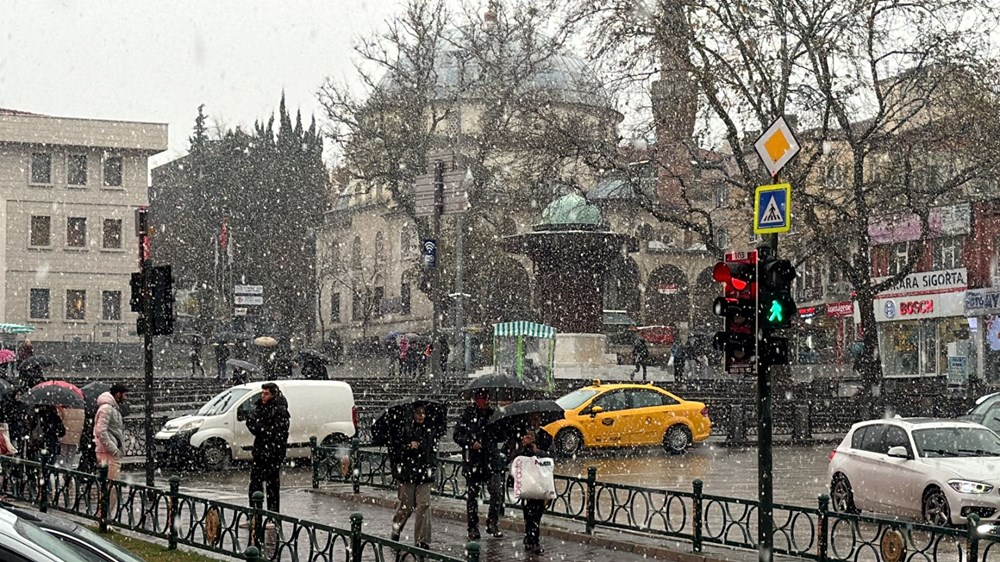 Ulaşıma kar engeli: Araçlar yolda kaldı, kazalar nedeniyle trafik durdu - 17