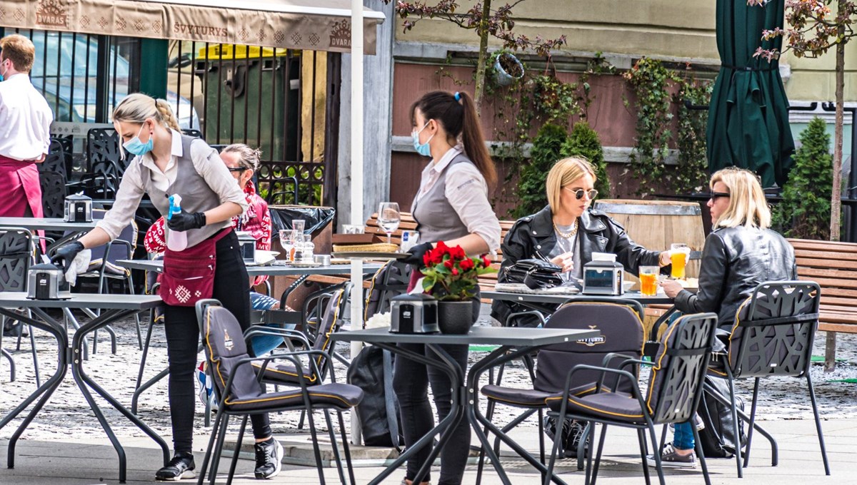 MIT: Restoranların yarım kapasiteyle çalıştırılmasının bilimsel dayanağı yok