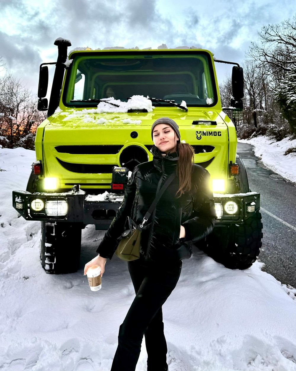 Fahriye Evcen lüks aracıyla şov yaptı - 2