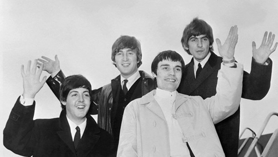 The Beatles üyelerinin hayatı film oluyor: Oscar'lı yönetmen 4 ayrı film çekecek - 1