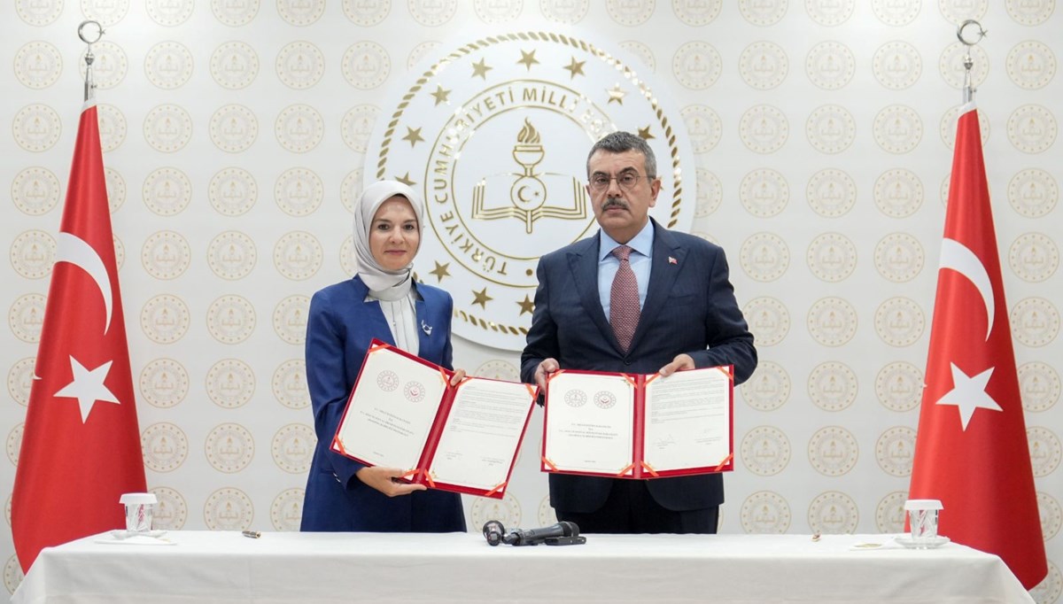 İki bakanlıktan, ilkokula başlayacak öğrenciler ve aileleri için işbirliği protokolü İki bakanlıktan, ilkokula başlayacak öğrenciler ve aileleri için işbirliği protokolü