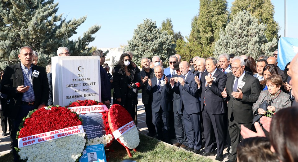 Eski Başbakanlardan Bülent Ecevit, vefatının 16. yılında kabri başında anıldı - 1