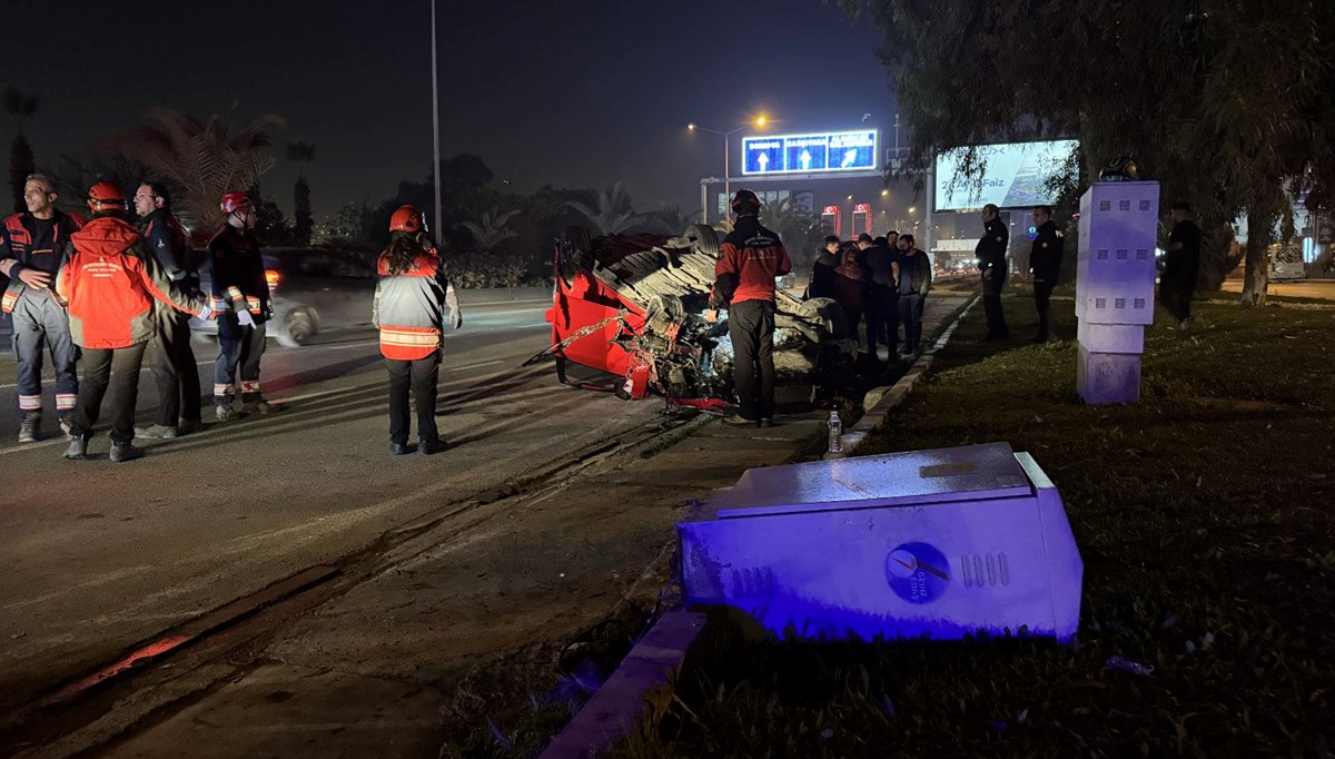 İzmir'de zincirleme trafik kazası İzmir'de zincirleme trafik kazası