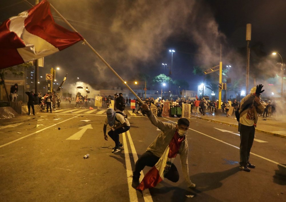 Peru'da protestolar istifa getirdi - 1